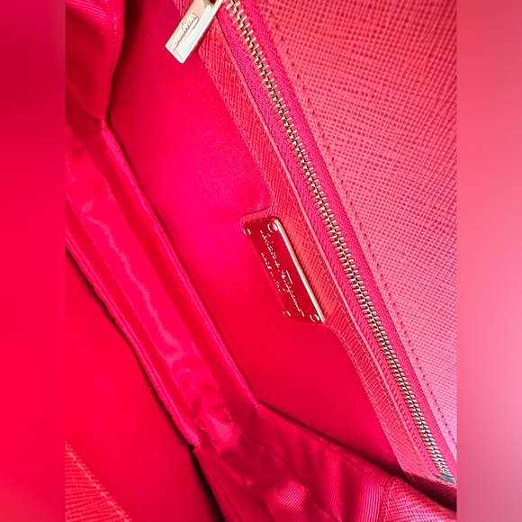 SALVATORE FERRAGAMO VERA SHOULDER BAG - Picture 10 of 10